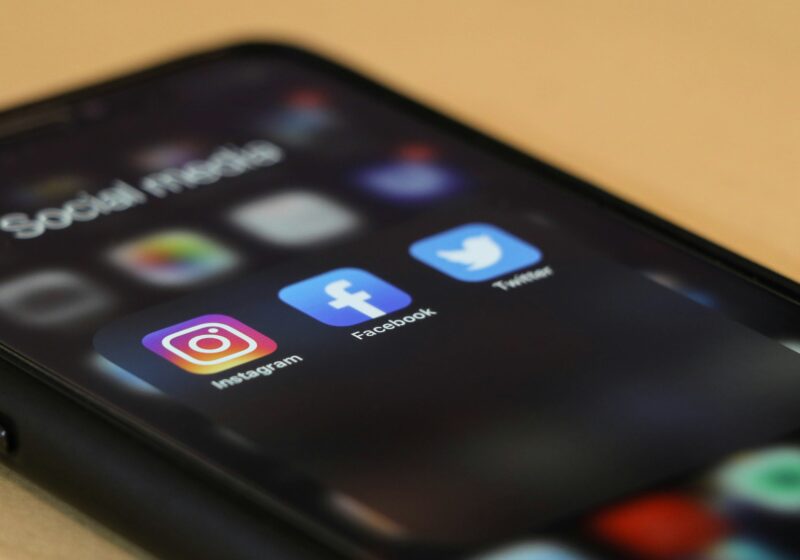 Illustrative photo of social media apps displayed on a smartphone