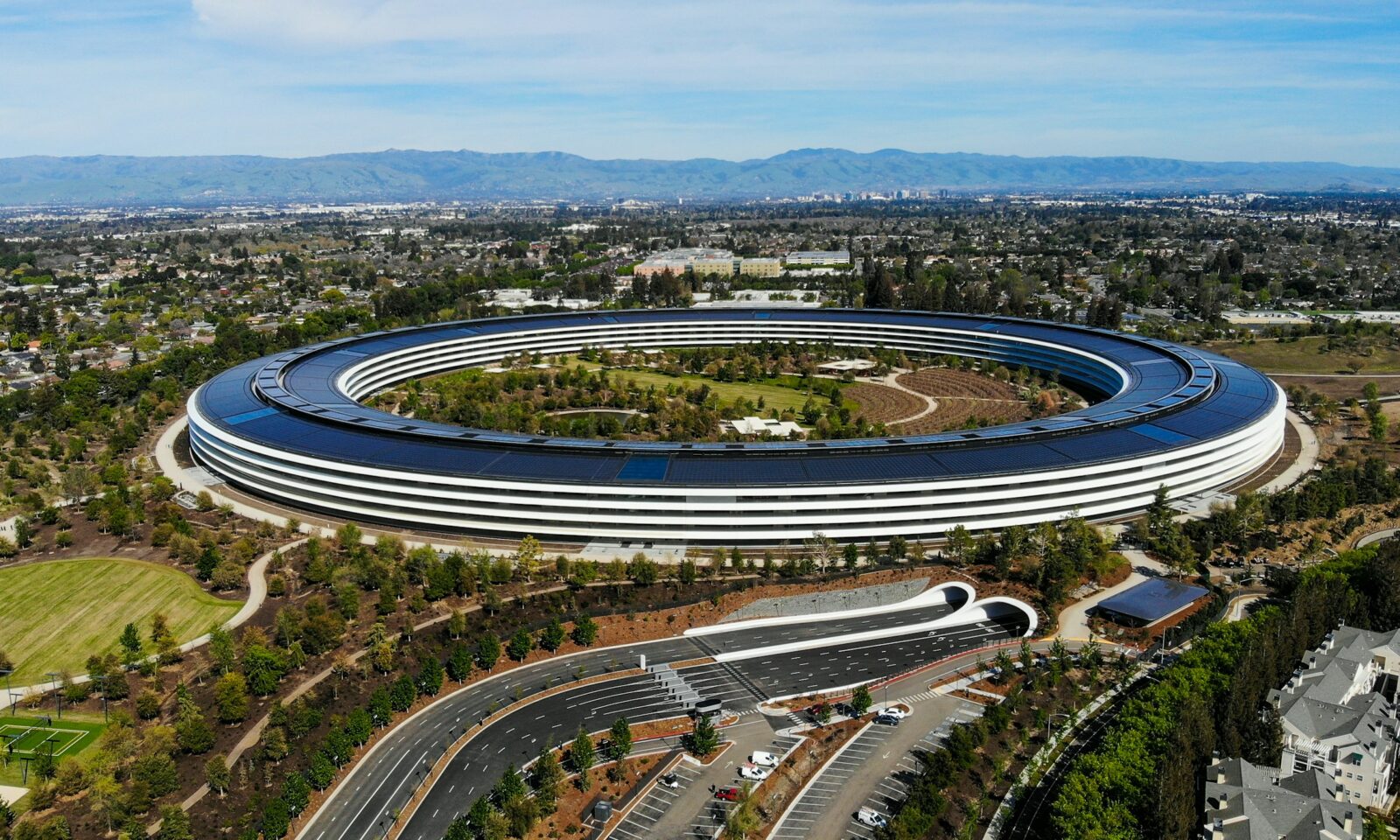 Aerial view of Apple Park headquarters in Cupertino, California